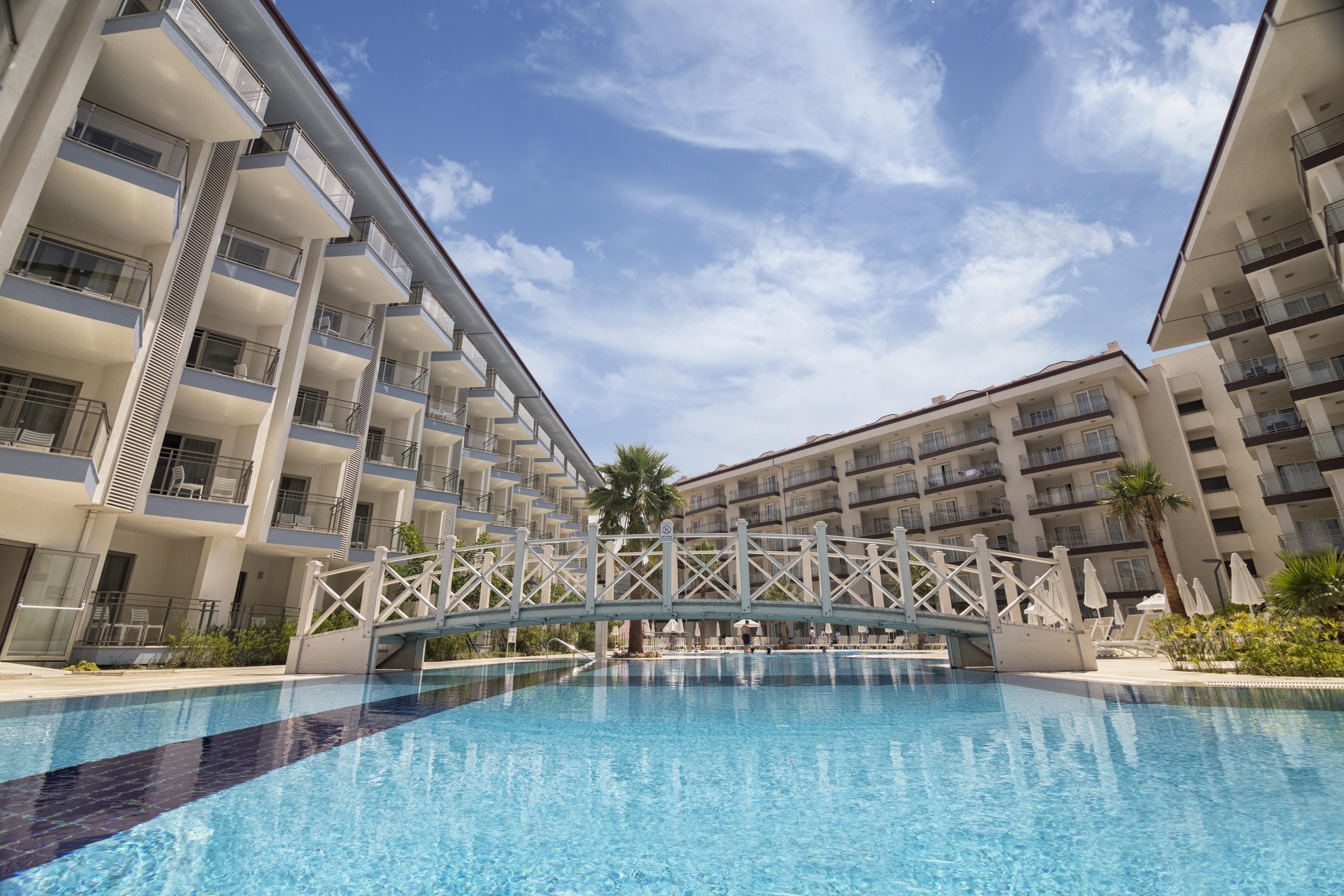 Ramada Hotel & Suites By Wyndham Kusadası Exteriér fotografie