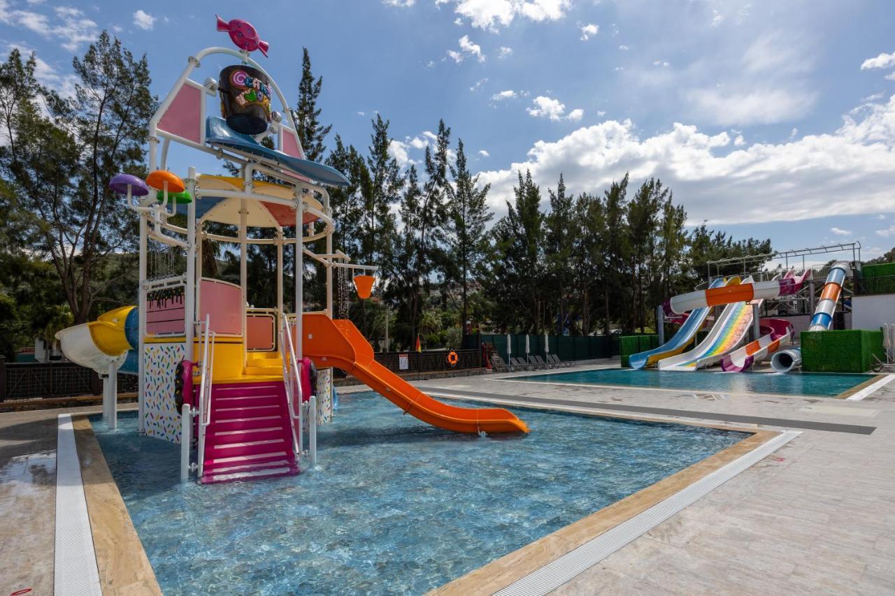 Ramada Hotel & Suites By Wyndham Kusadası Exteriér fotografie