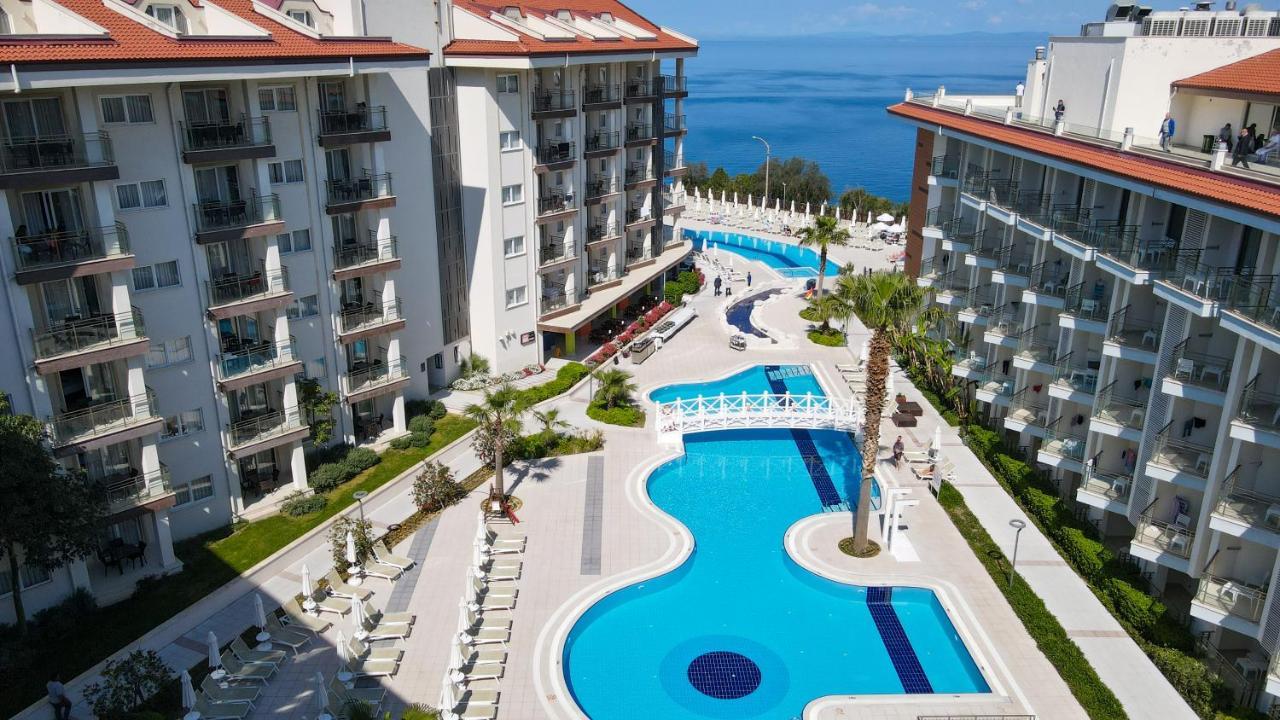 Ramada Hotel & Suites By Wyndham Kusadası Exteriér fotografie