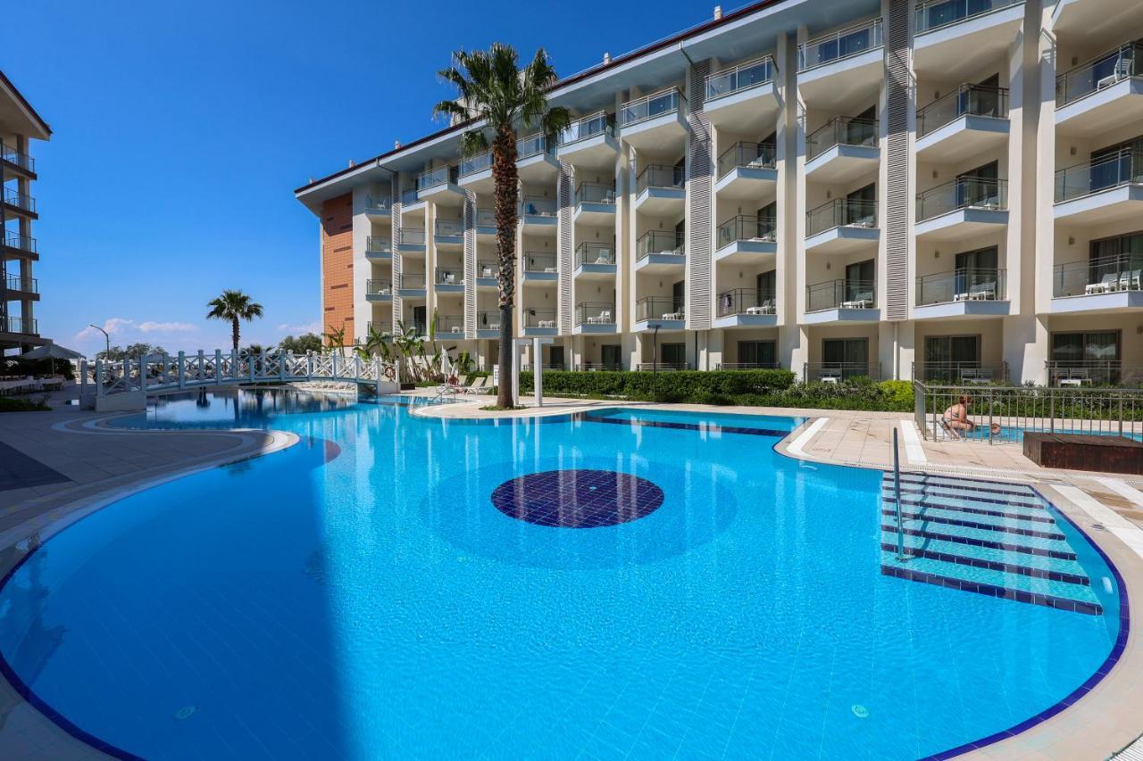 Ramada Hotel & Suites By Wyndham Kusadası Exteriér fotografie