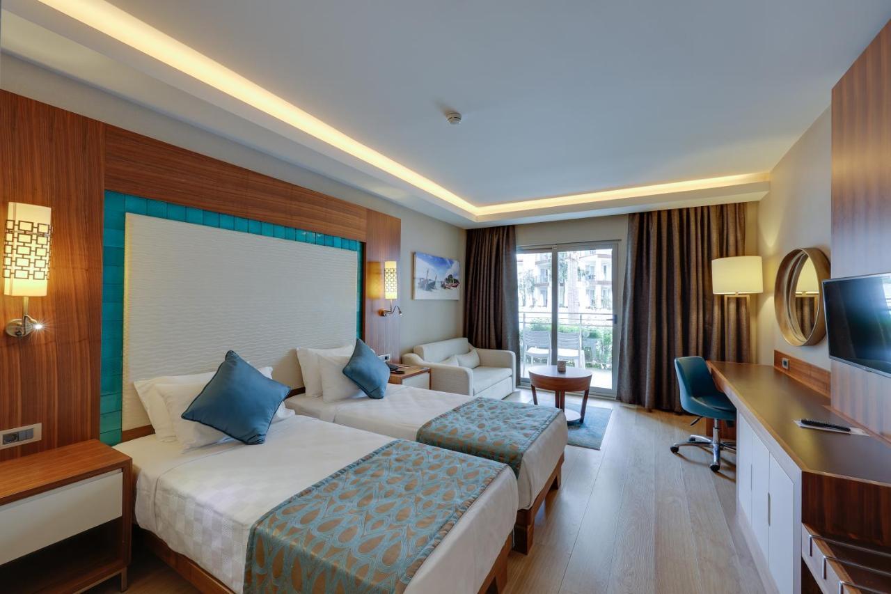 Ramada Hotel & Suites By Wyndham Kusadası Exteriér fotografie