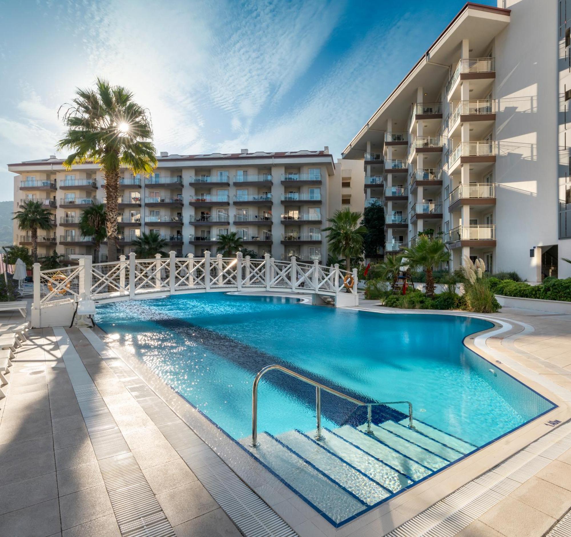 Ramada Hotel & Suites By Wyndham Kusadası Exteriér fotografie